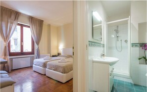 シャワー、ヘアドライヤー、ビデ、タオル