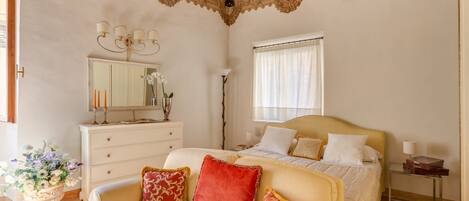 1 slaapkamer, een strijkplank/strijkijzer, wifi, beddengoed