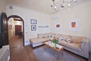 TV - Apartments Florence- Spada Wood NP (Florence)