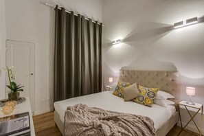 1 slaapkamer, geluiddichte muren, een strijkplank/strijkijzer, wifi