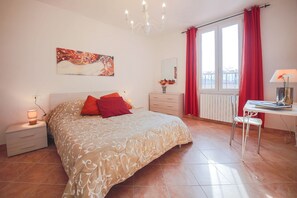 2 Schlafzimmer, Schreibtisch, Bügeleisen/Bügelbrett, WLAN