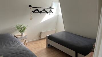 2 Schlafzimmer, Reisekinderbett, WLAN, BettwÀsche