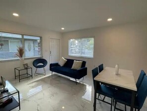 TV connectée, médiathèque, chaîne hi-fi