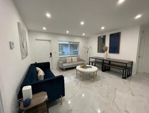 TV connectée, médiathèque, chaîne hi-fi