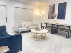 Smart TV, music library, stereo - Hideaway - Hollywood Beach (Hollywood)