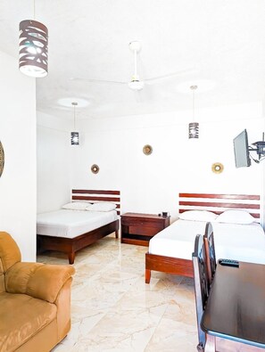 In-room safe, laptop workspace, soundproofing, iron/ironing board - Casa Anastacia (San Ignacio)