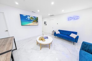 Smart-TV, Musikbibliothek, Stereoanlage