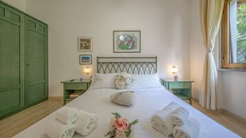 2 Schlafzimmer, Schreibtisch, Bügeleisen/Bügelbrett, WLAN