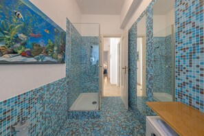 Dusche, Haartrockner, Bidet