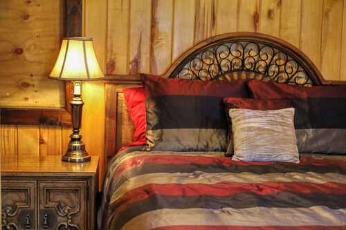 Rustic Mountain Cabin

Hunting Retreat