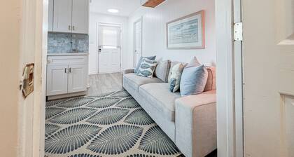 Cozy 1BR w/ King Bed, Pets OK, Walk 2 Food+Shops