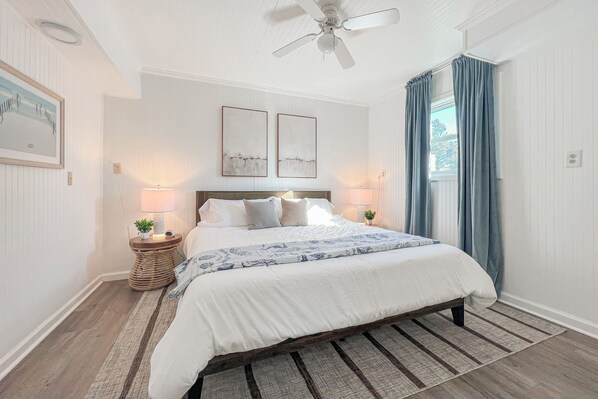 1 bedroom, internet, bed sheets - Cozy 1BR w/ King Bed, Pets OK, Walk 2 Food+Shops (Frisco)