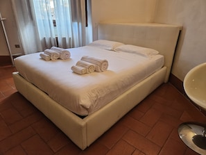 4 bedrooms, iron/ironing board, travel cot, WiFi