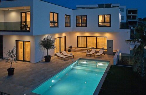 NEW!!! Villa Olivetum with outdoor heated pool