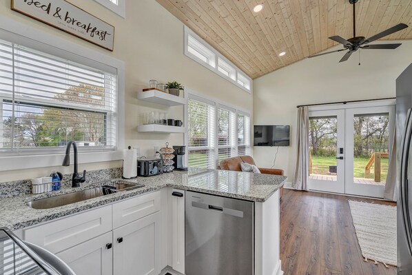 Mikrowelle, Ofen, Herdplatte, Geschirrspüler