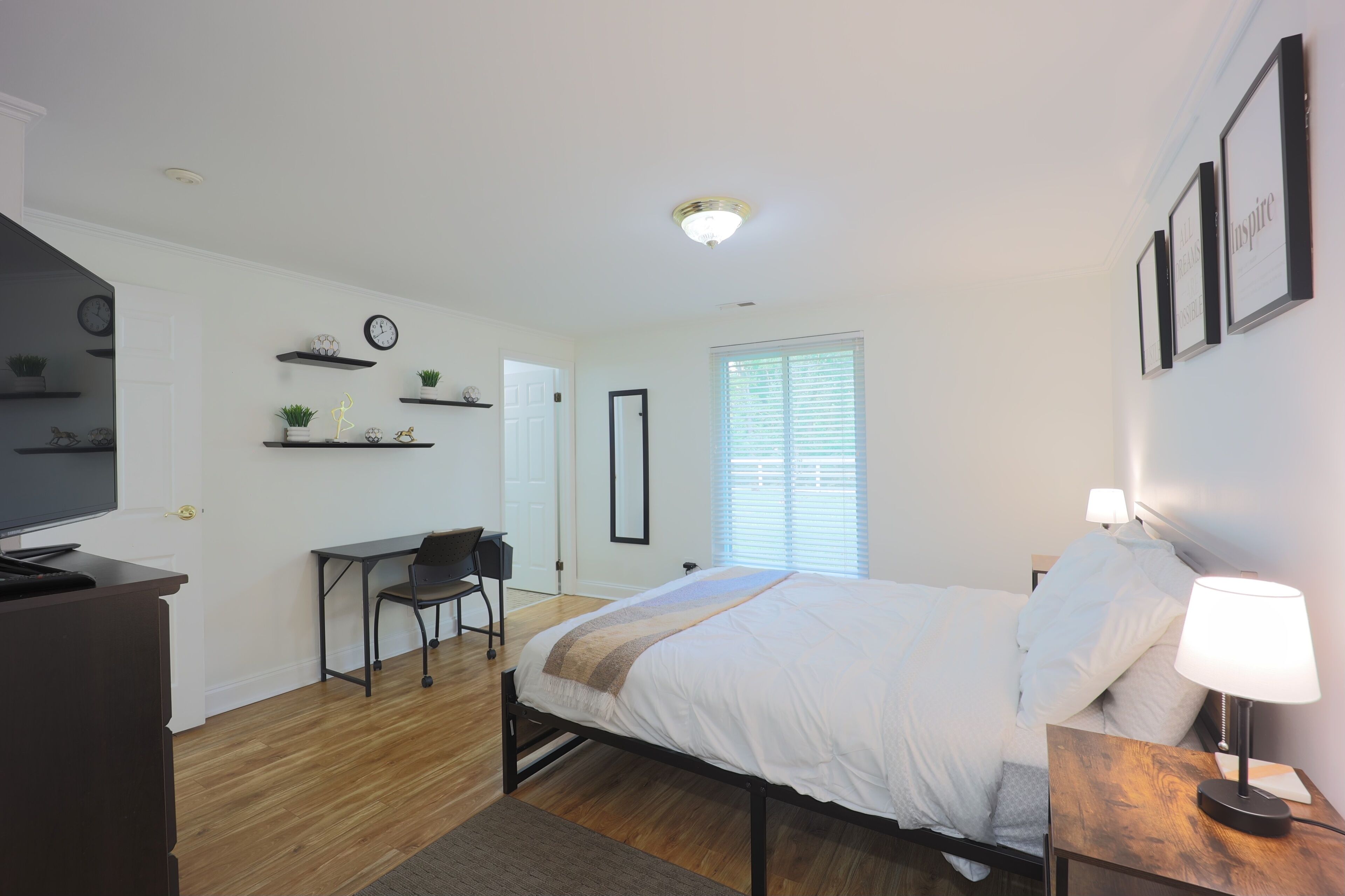 3 dormitorios, escritorio, tabla de planchar con plancha y wifi