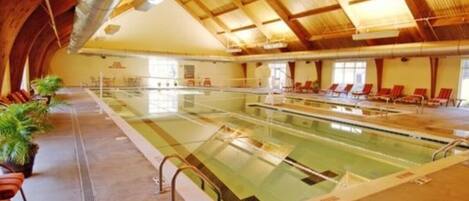 Innendørsbasseng og utendørsbasseng