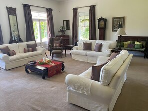 TV, fireplace, DVD player, books - Cape South Estate - idyllic character property in rural setting close to beaches (Waimarama)