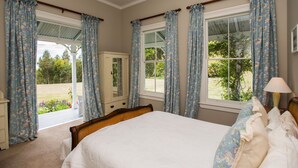 9 Schlafzimmer, Bügeleisen/Bügelbrett, WLAN, Bettwäsche