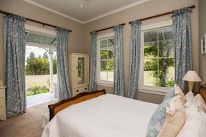 9 bedrooms, iron/ironing board, WiFi, bed sheets
