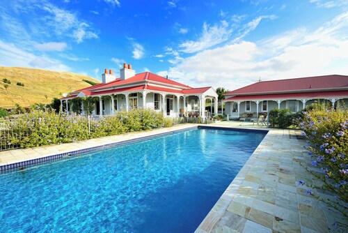 Cape South Estate - idyllic character property in rural setting close to beaches
