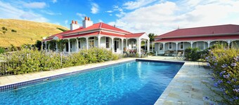 Cape South Estate - idyllic character property in rural setting close to beaches