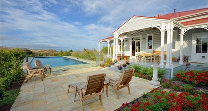 Cape South Estate - idyllic character property in rural setting close to beaches