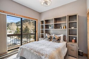 3 bedrooms, travel crib, WiFi, bed sheets