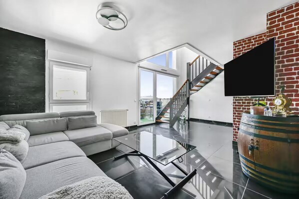 Living area - Paris Morden Duplex 8 Guests (Pantin)