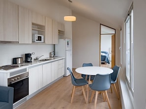 Apartment | Eigene Küche | Kühlschrank, Mikrowelle, Wasserkocher, Kochgeschirr/Geschirr/Besteck