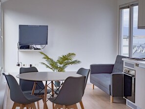Apartment | Wohnbereich | Flachbildfernseher