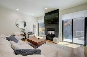 Smart TV, caminetto, monitor per computer, stampante