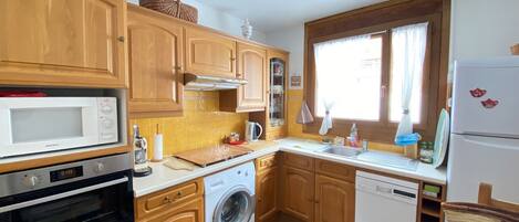 Refrigerador, microondas, horno y lavavajillas