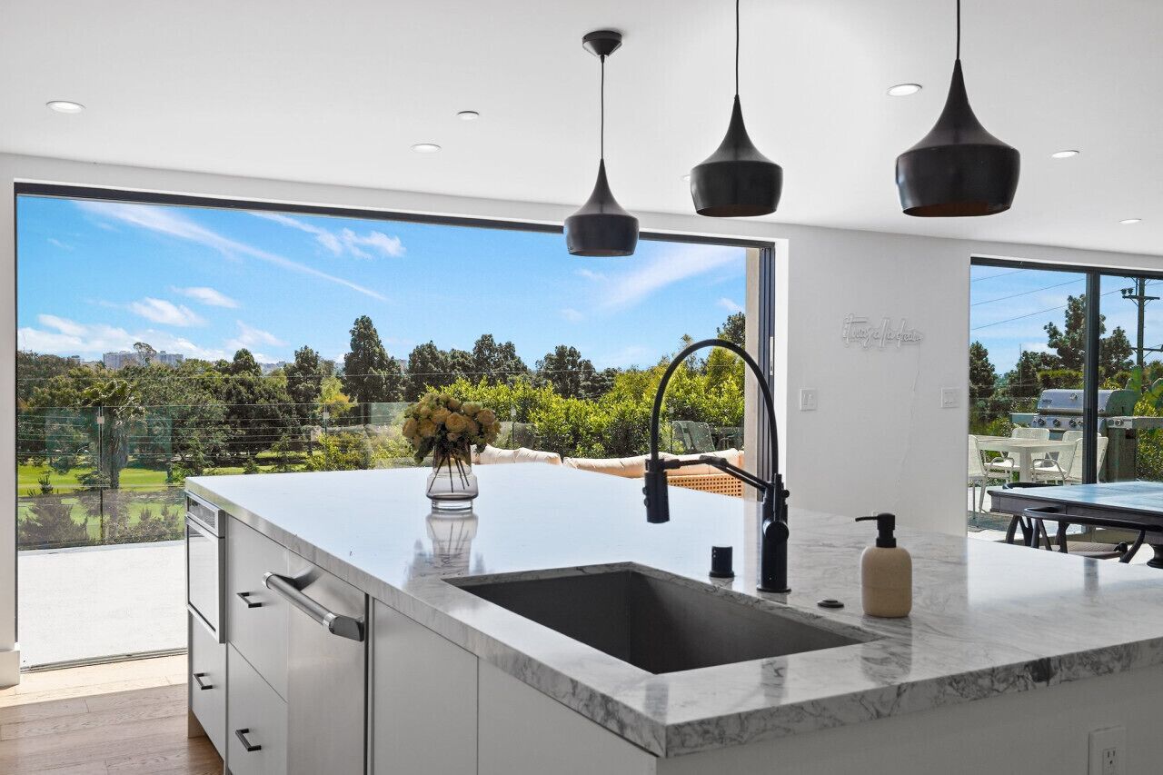 Stunning Modern 5BR Family Home w/Panoramic views of Penmar Golf, Pet Friendly!