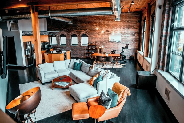 Smart TV, impianto stereo, monitor per computer