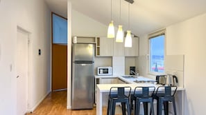Apartment | Private kitchen | Fridge, microwave, cookware/dishes/utensils - Condor (Ushuaia)