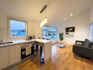Fridge, microwave, cookware/dishes/utensils - Condor (Ushuaia)