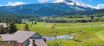 The Otter: Big Sky seasonal pool, hot tub, golf course,space for everyone!
