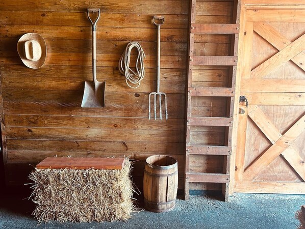 Interior - Auntie M’s : Renovated Farmhouse (Huron)