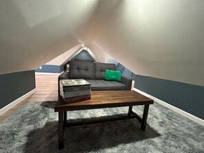 Interior - Auntie M’s : Renovated Farmhouse (Huron)