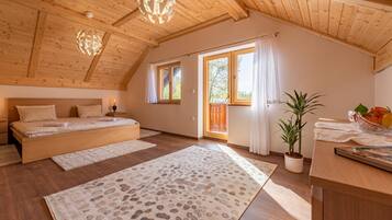 4 habitaciones, tabla de planchar con plancha y cuna de viaje