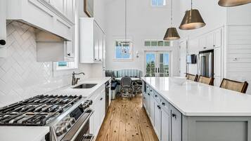 House (4 Bedrooms) | Interior