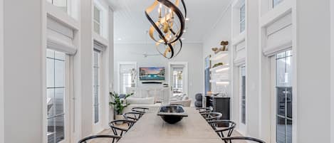 House (6 Bedrooms) | Interior