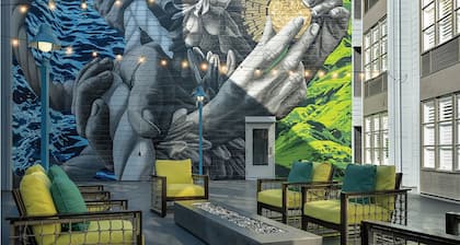 Celebrate San Francisco Pride 2024 at the Marriott Pulse 6/28-7/1, sleeps 4