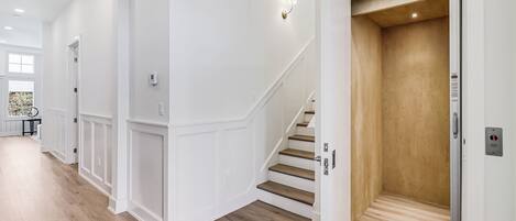 House (6 Bedrooms) | Front of property