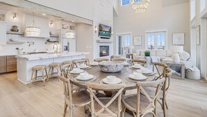House (6 Bedrooms) | Interior