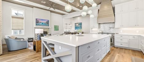 House (5 Bedrooms) | Interior