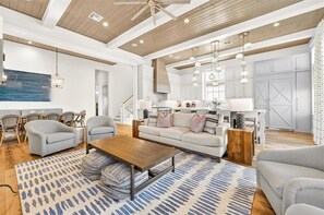 House (5 Bedrooms) | Interior