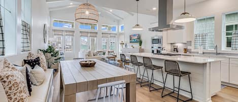 House (4 Bedrooms) | Interior