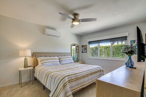 2 bedrooms, desk, iron/ironing board, Internet - Pet-Friendly Palm Desert Gem w/ Golf Course View (Palm Desert)